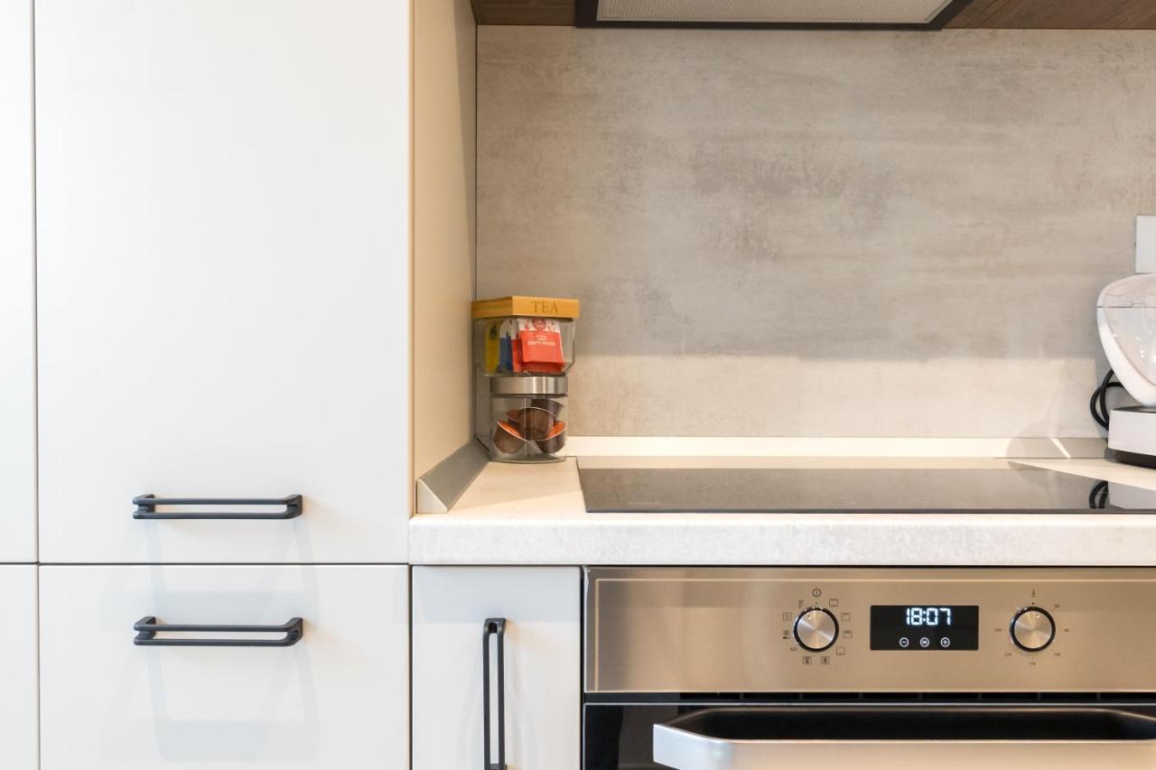 Contemporary Haven - 1 Bedroom With A Balcony Charm דירה בוקרשט