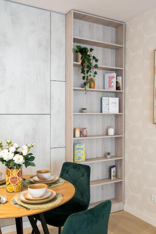 Contemporary Haven - 1 Bedroom With A Balcony Charm * בוקרשט