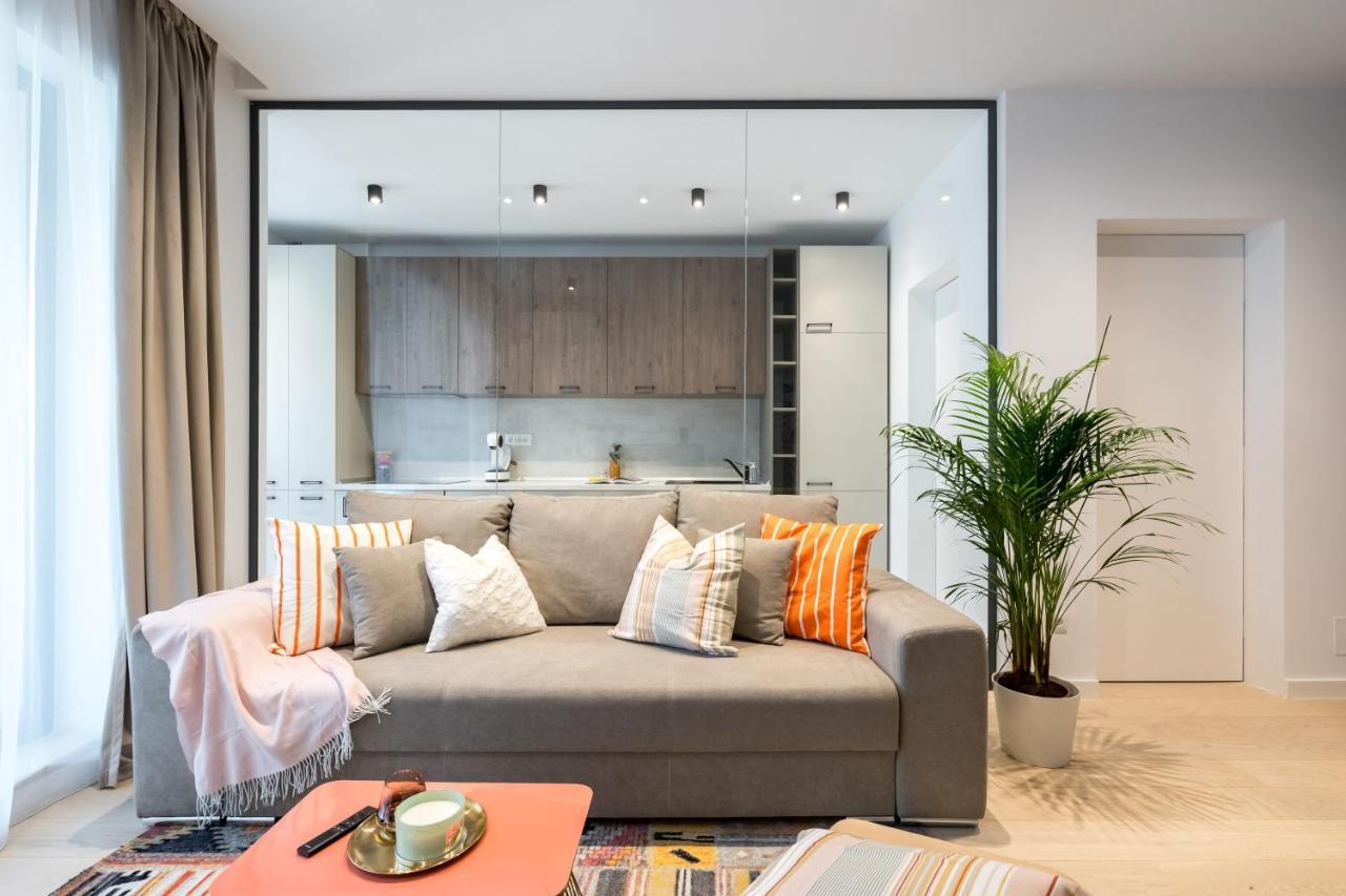 דירה Contemporary Haven - 1 Bedroom With A Balcony Charm *