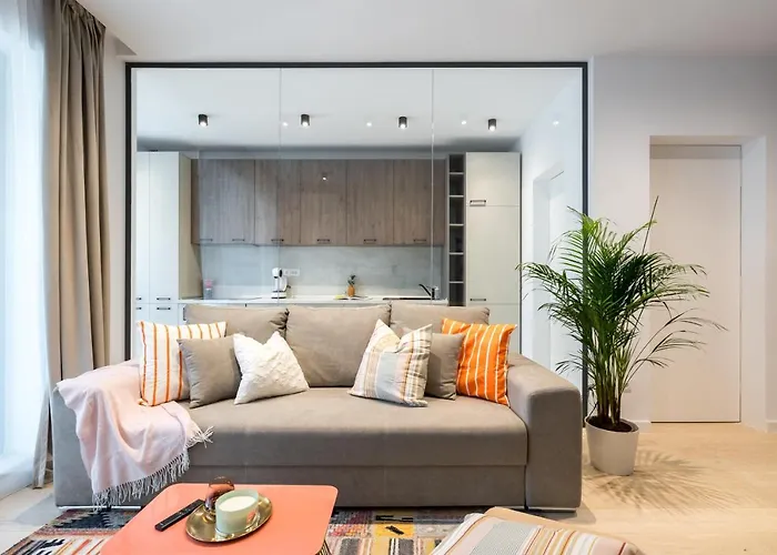 Contemporary Haven - 1 Bedroom With A Balcony Charm