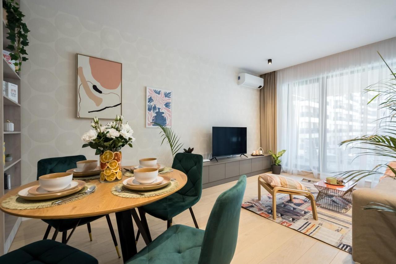 Contemporary Haven - 1 Bedroom With A Balcony Charm Apartment *
