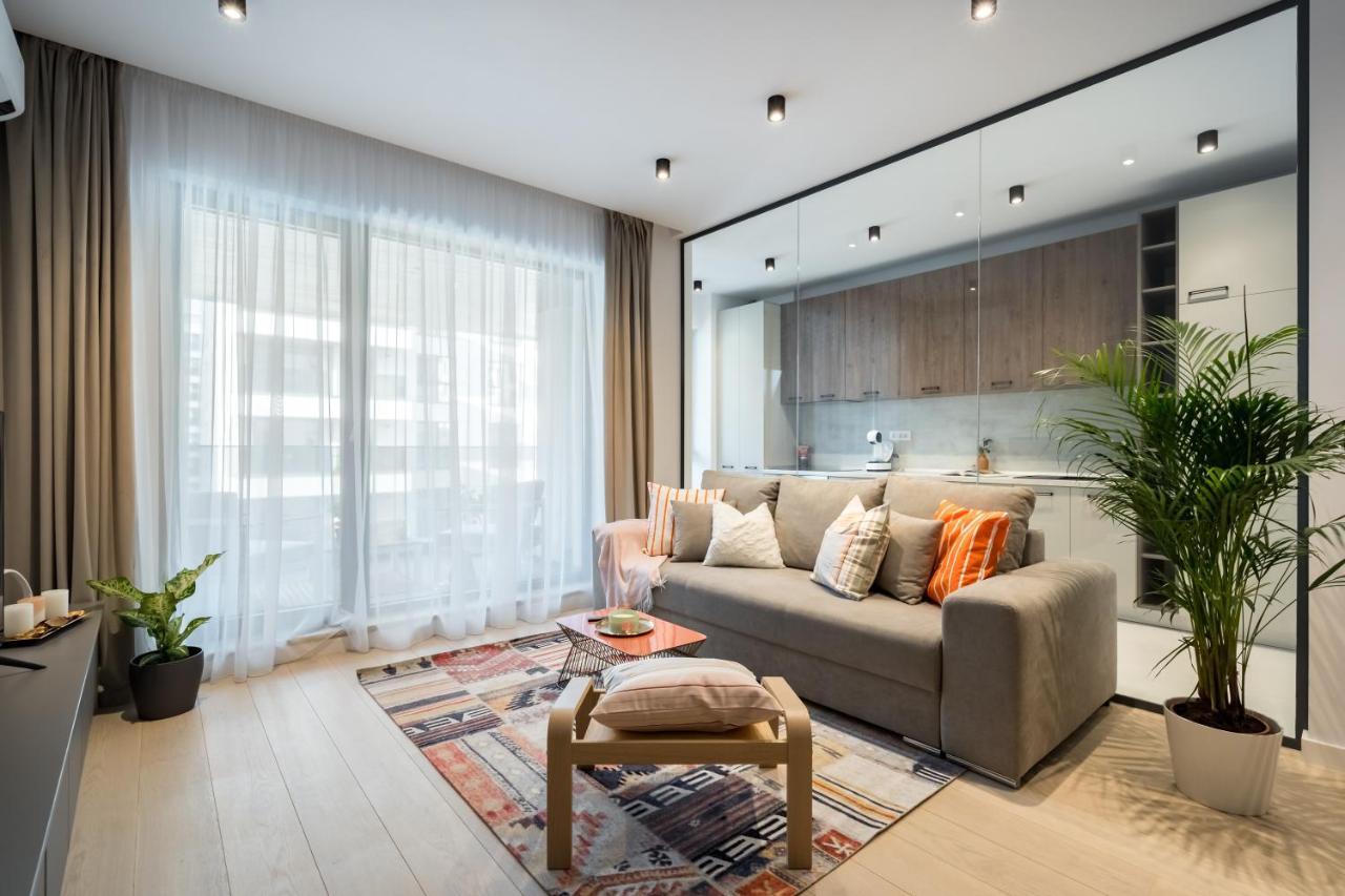 Apartment Contemporary Haven - 1 Bedroom With A Balcony Charm