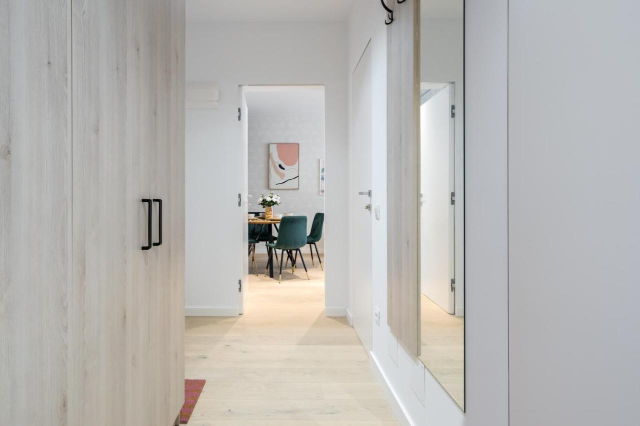 Apartment Contemporary Haven - 1 Bedroom With A Balcony Charm Bucharest