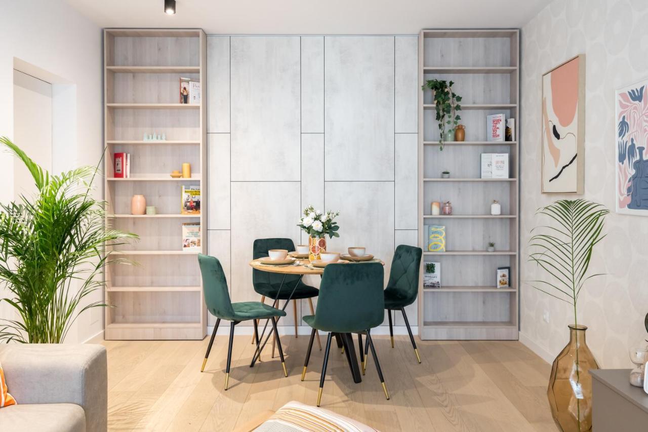 Apartment Contemporary Haven - 1 Bedroom With A Balcony Charm Bucharest