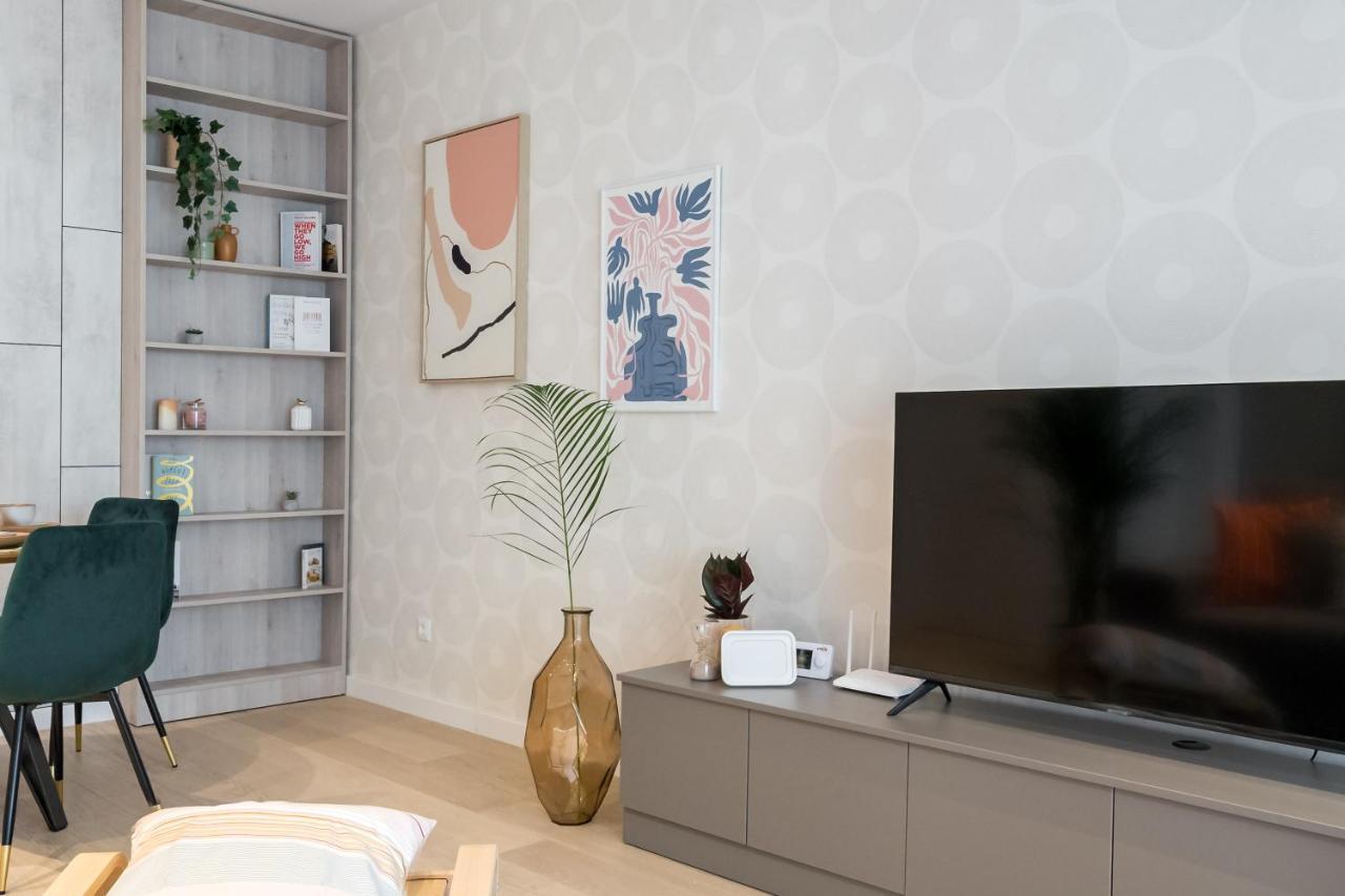 Apartment Contemporary Haven - 1 Bedroom With A Balcony Charm Bucharest