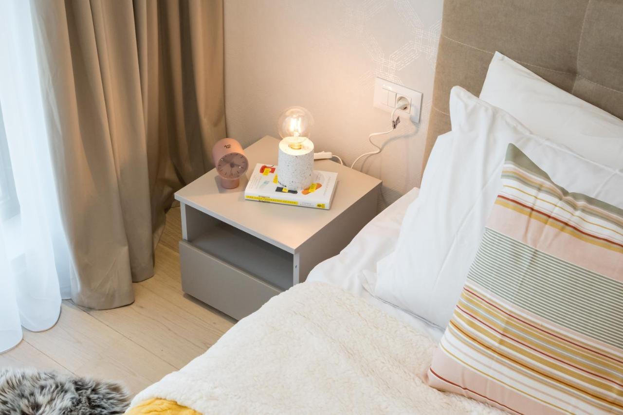 Contemporary Haven - 1 Bedroom With A Balcony Charm Apartment Bucharest