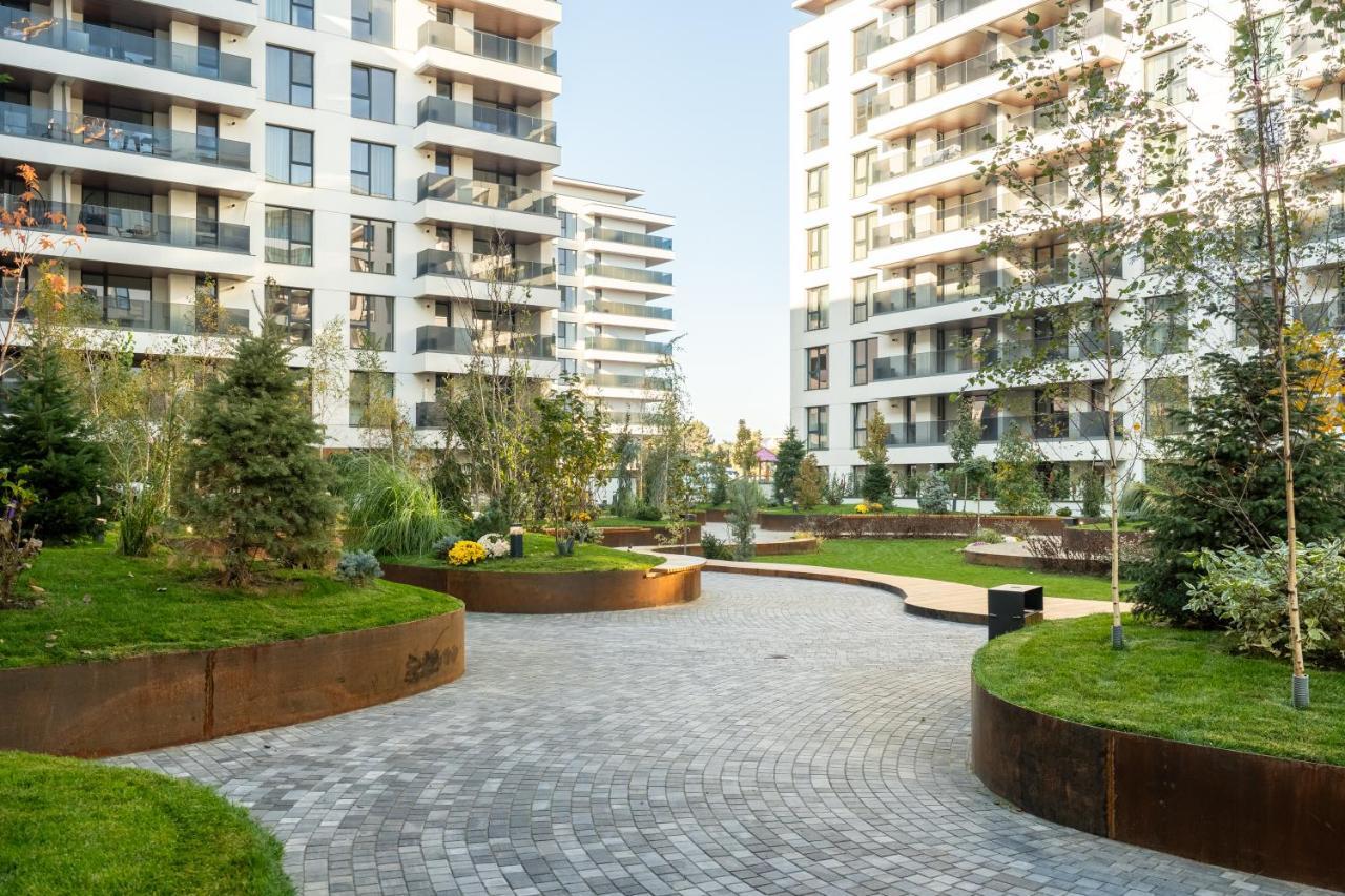 Apartment Contemporary Haven - 1 Bedroom With A Balcony Charm *