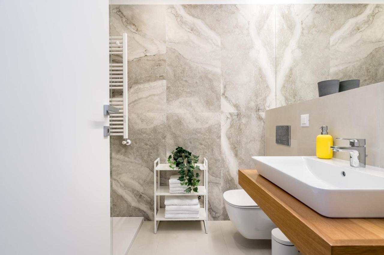 Contemporary Haven - 1 Bedroom With A Balcony Charm Apartment Bucharest