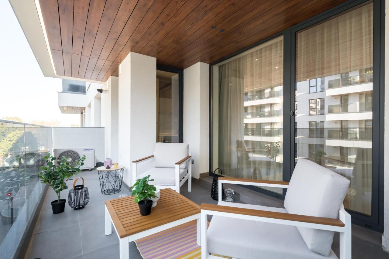 Apartment Contemporary Haven - 1 Bedroom With A Balcony Charm